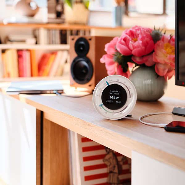 (assistant ecojoko sur le bureau affichant la puissance actuelle)